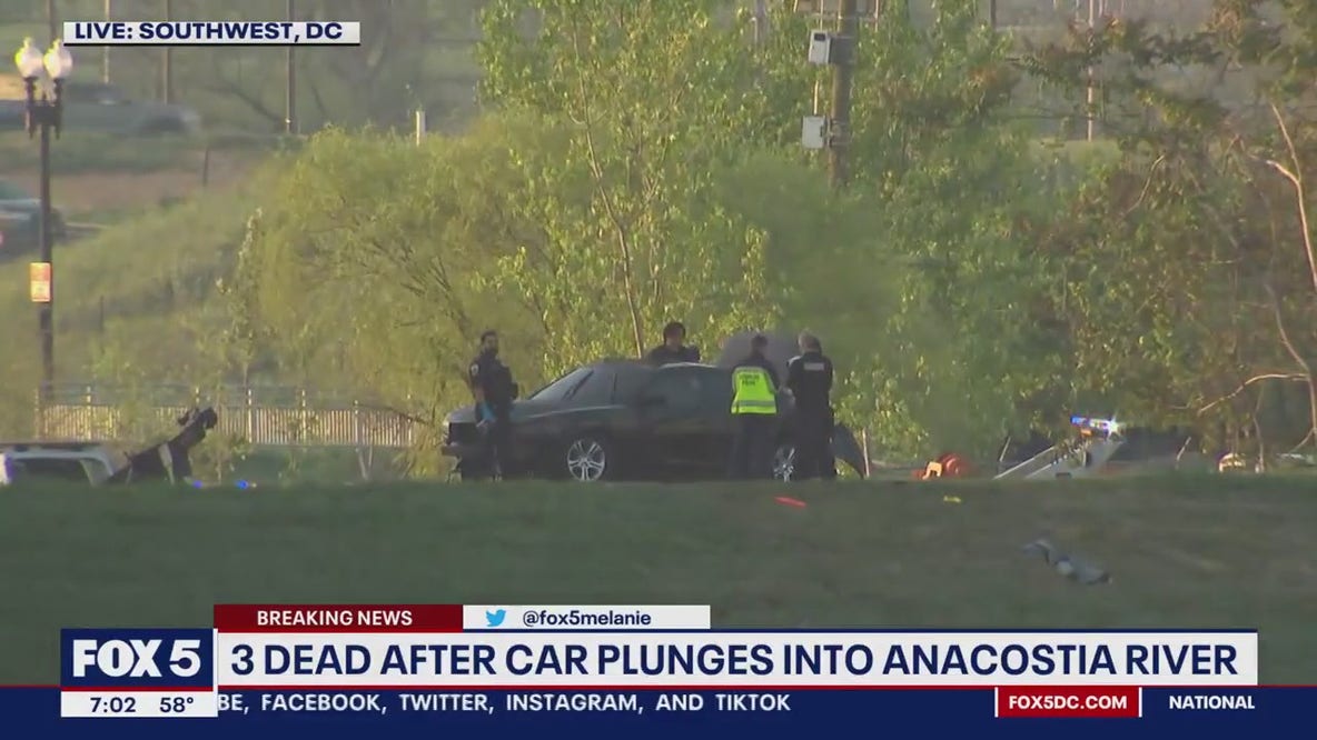 3 dead after car plunges into Anacostia River